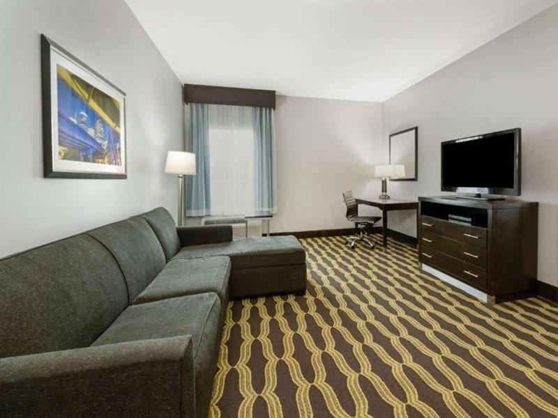 Отель La Quinta By Wyndham Houston Humble Atascocita Экстерьер фото