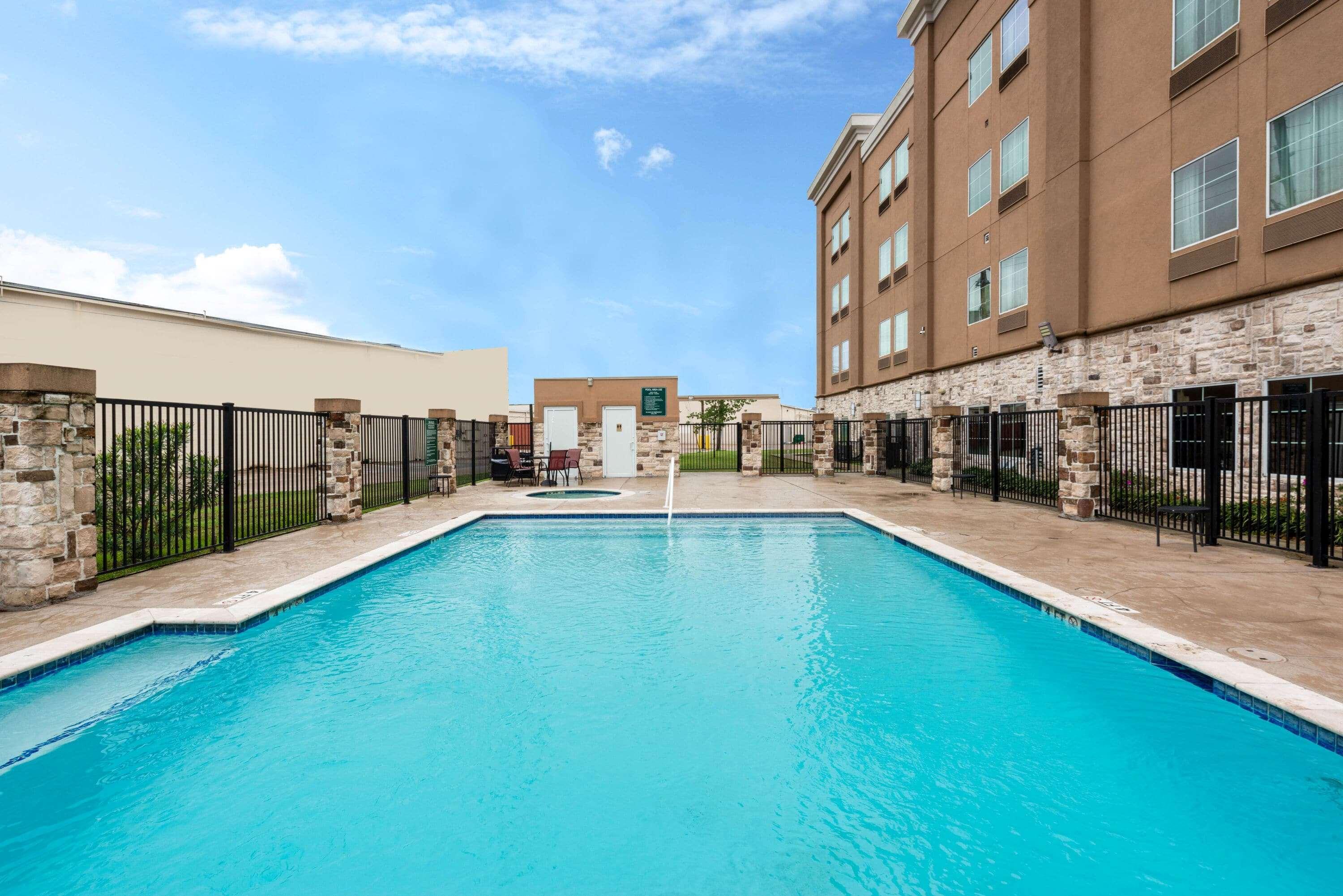 Отель La Quinta By Wyndham Houston Humble Atascocita Экстерьер фото